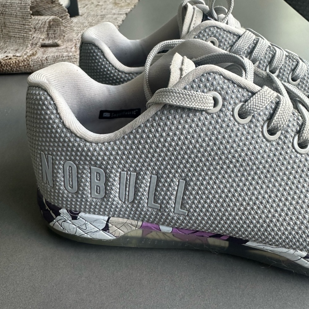 NOBULL Light Gray Knit Athletic Sneakers with Floral-Patterned Midsole. - Picture 2 of 6